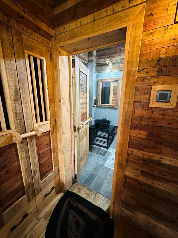Отель Winwood Элла Экстерьер фото